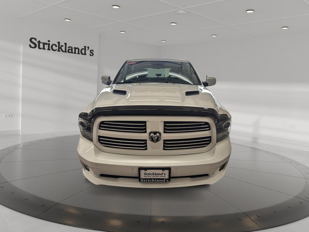 2016 Ram RAM 1500 Crew Cab 4x4 Sport (140.5 WB - 5.7 Box) in Stratford, Ontario - 2 - w1024h768px
