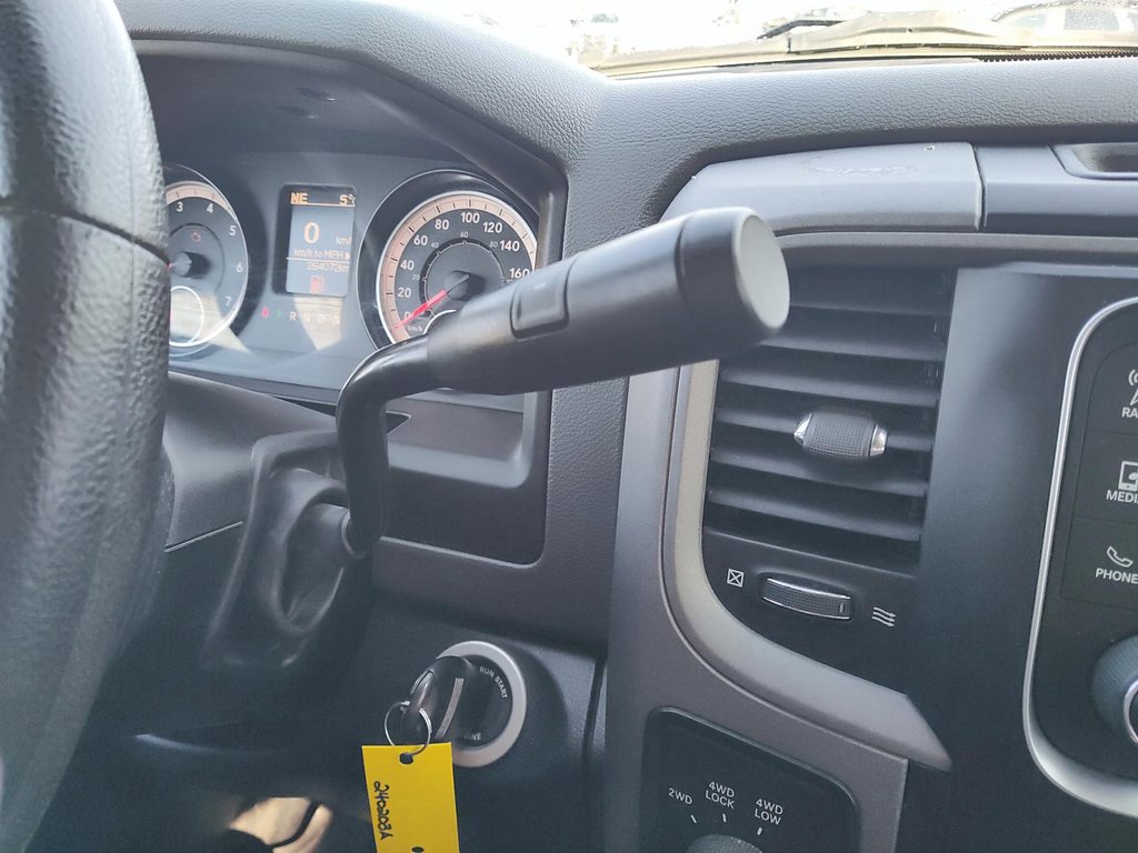 2017  1500 Crew Cab 4x4 ST (149 WB - 6.4 Box) in Stratford, Ontario - 15 - w1024h768px
