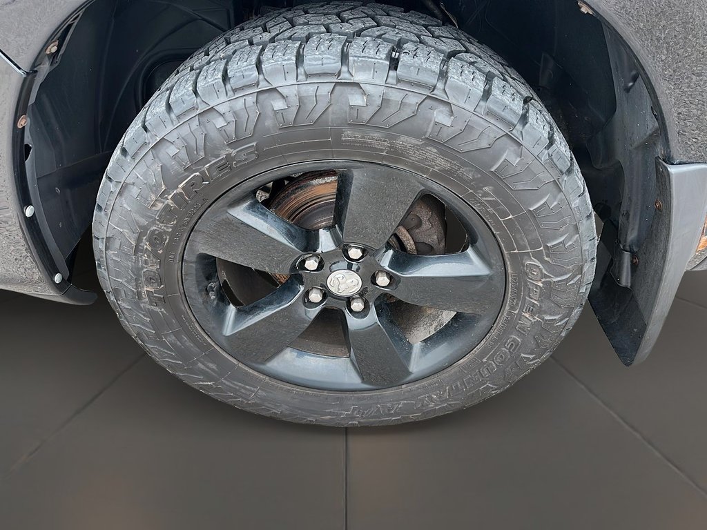 2014 Ram 1500 Quad Cab 4x4 ST (140.5 WB 6 4 Box) in Stratford, Ontario - 6 - w1024h768px