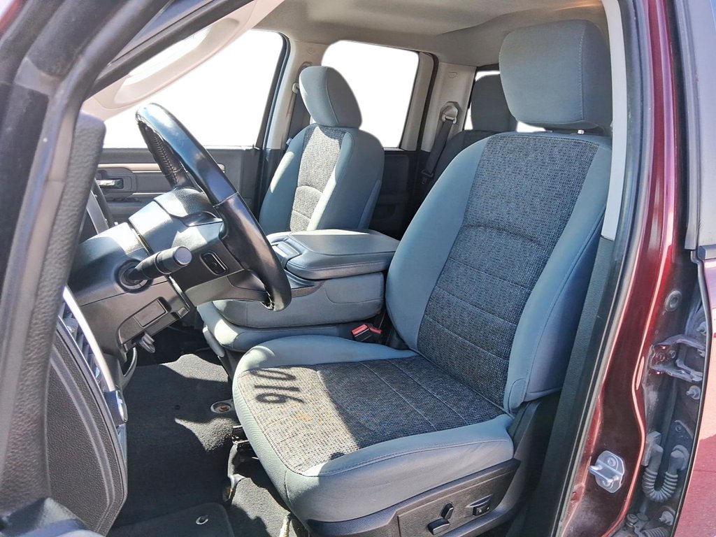2016 Ram RAM 1500 Quad Cab 4x4 SLT (140.5 WB 6'4 Box) in Stratford, Ontario - 8 - w1024h768px