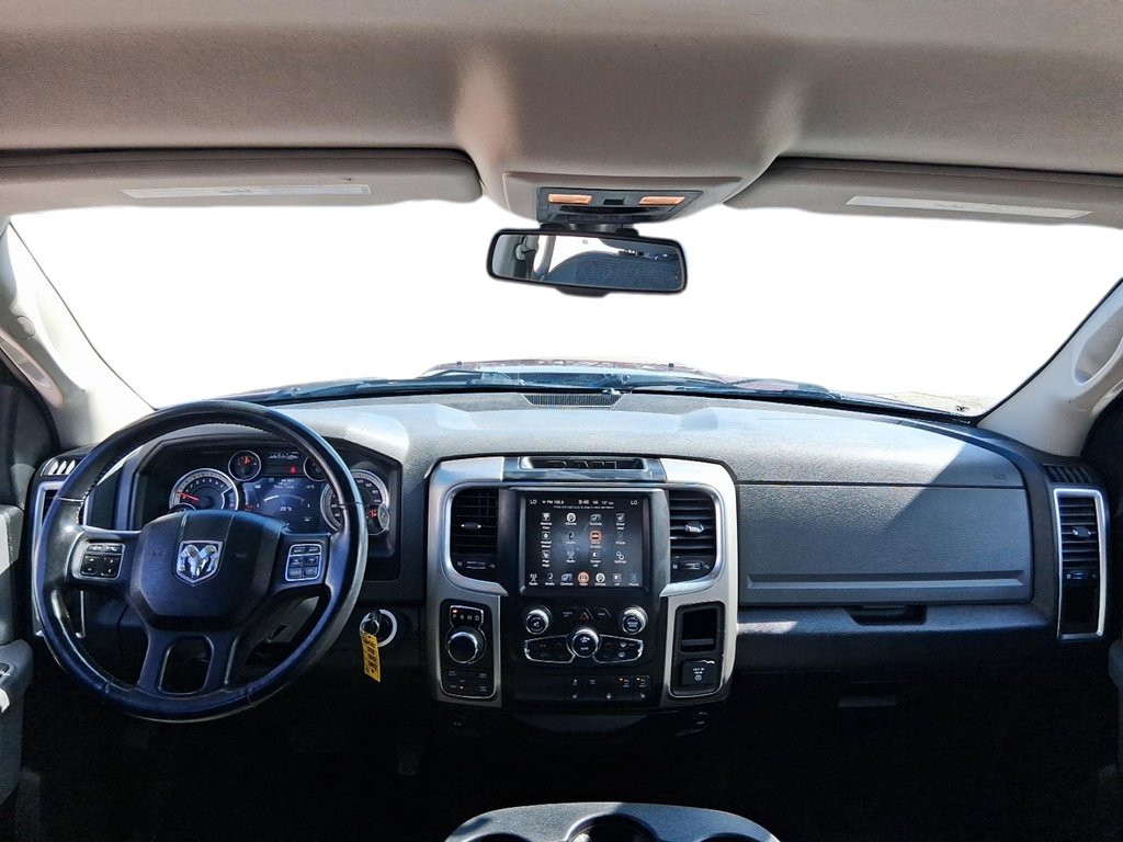 2016 Ram RAM 1500 Quad Cab 4x4 SLT (140.5 WB 6'4 Box) in Stratford, Ontario - 11 - w1024h768px