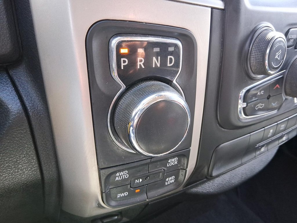 2016 Ram RAM 1500 Quad Cab 4x4 SLT (140.5 WB 6'4 Box) in Stratford, Ontario - 17 - w1024h768px