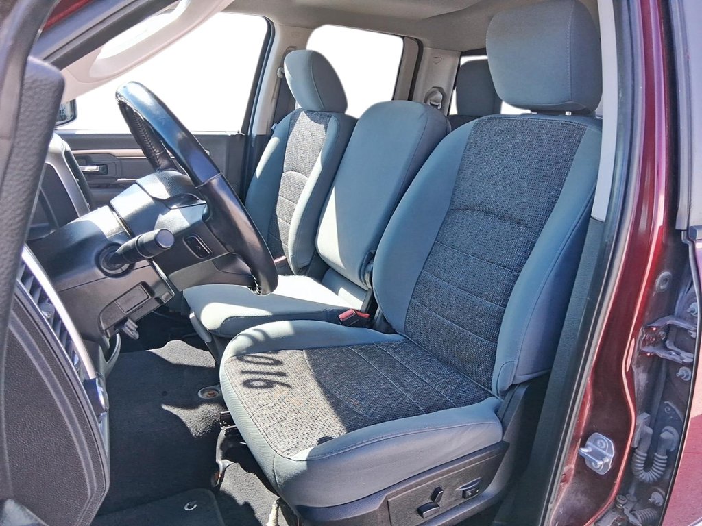 2016 Ram RAM 1500 Quad Cab 4x4 SLT (140.5 WB 6'4 Box) in Stratford, Ontario - 9 - w1024h768px