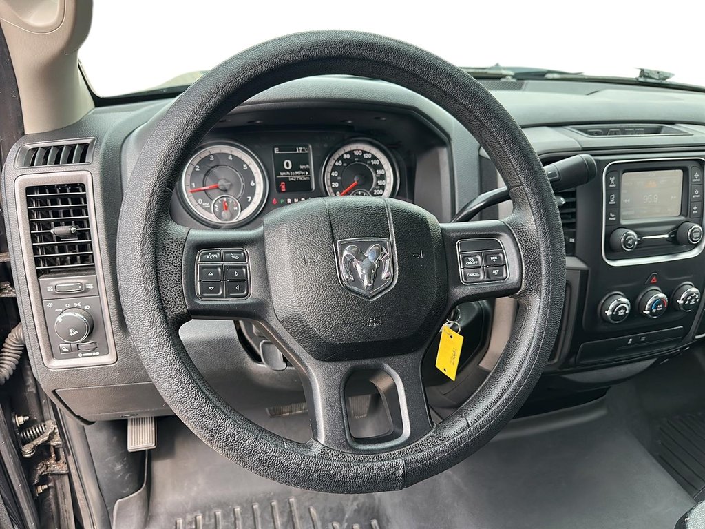 2016 Ram 1500 Reg Cab 4x2 ST (120.5 WB 6'4 Box) in Stratford, Ontario - 11 - w1024h768px