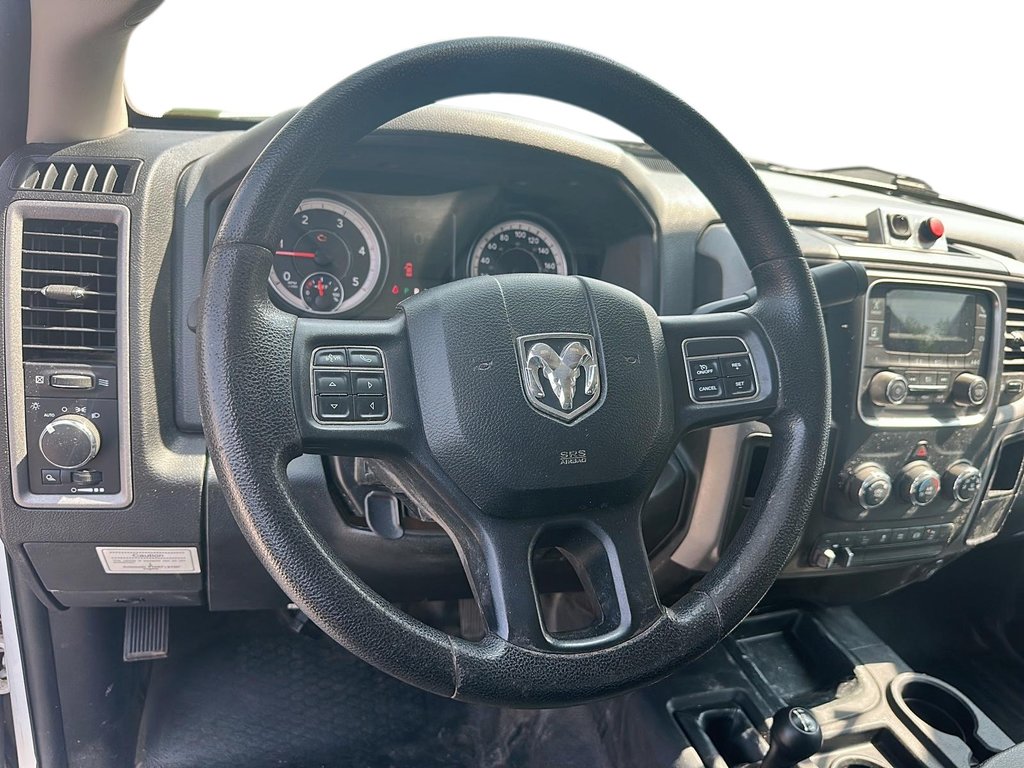 2016 Ram RAM 3500 Crew Cab 4x4 ST - (169 WB - 8 Box) in Stratford, Ontario - 11 - w1024h768px