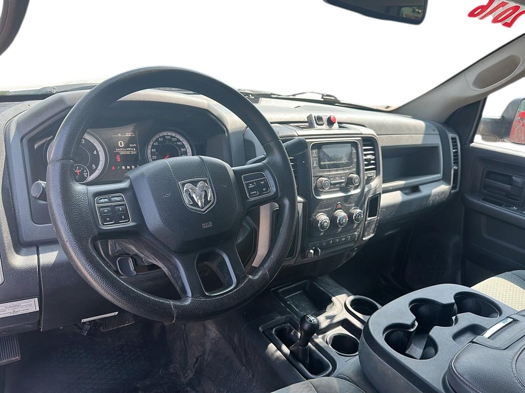 2016 Ram RAM 3500 Crew Cab 4x4 ST - (169 WB - 8 Box) in Stratford, Ontario - 9 - w1024h768px