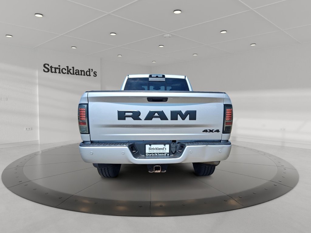 2017 Ram RAM 3500 Crew Cab 4x4 SLT - (149'' WB - 6.4'' Box) in Stratford, Ontario - 3 - w1024h768px
