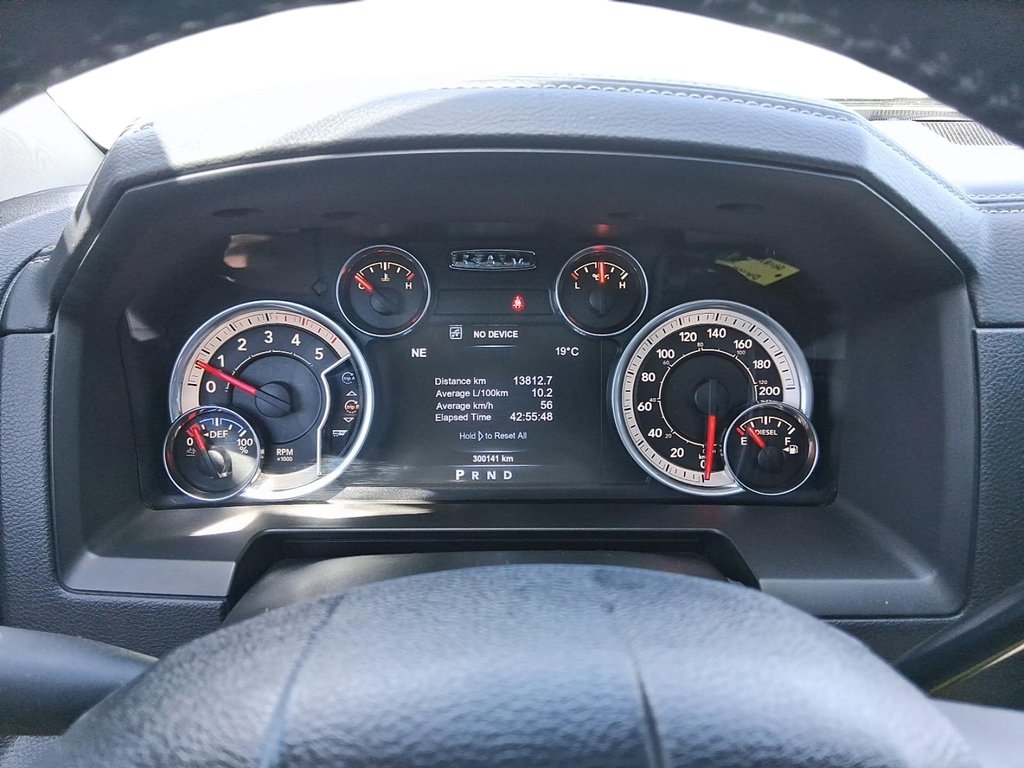 2017 Ram RAM 3500 Crew Cab 4x4 SLT - (149'' WB - 6.4'' Box) in Stratford, Ontario - 15 - w1024h768px