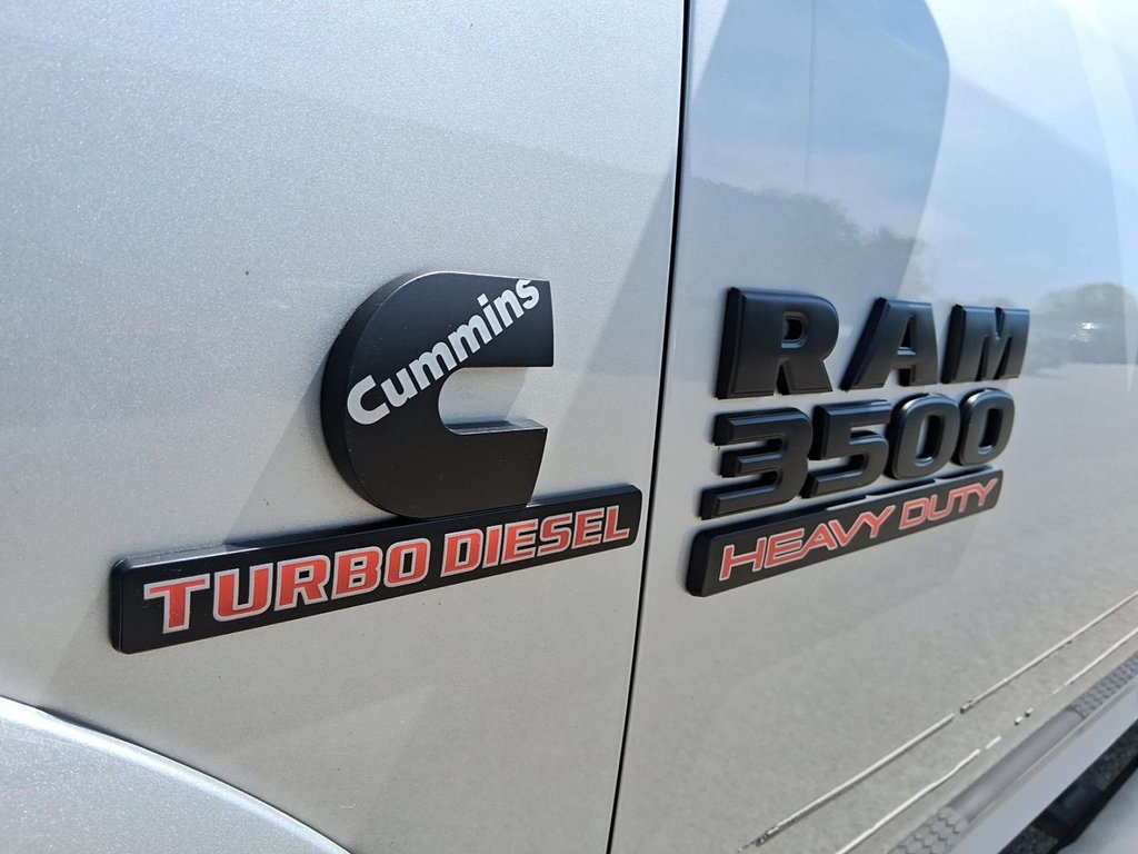 2017 Ram RAM 3500 Crew Cab 4x4 SLT - (149'' WB - 6.4'' Box) in Stratford, Ontario - 6 - w1024h768px