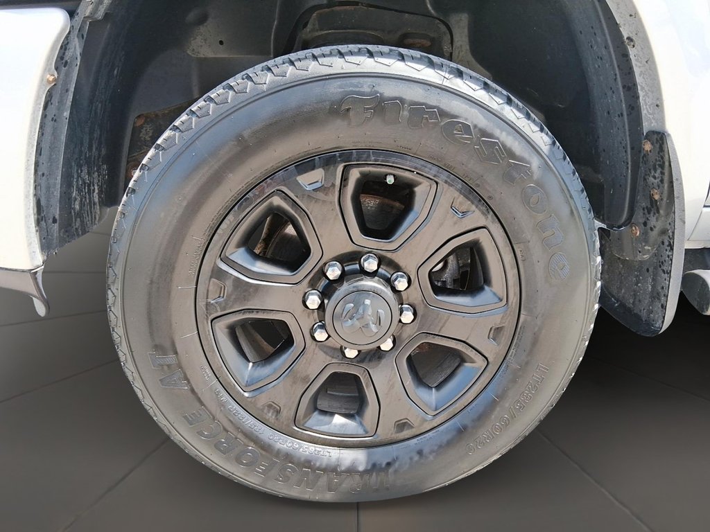 2017 Ram RAM 3500 Crew Cab 4x4 SLT - (149'' WB - 6.4'' Box) in Stratford, Ontario - 7 - w1024h768px