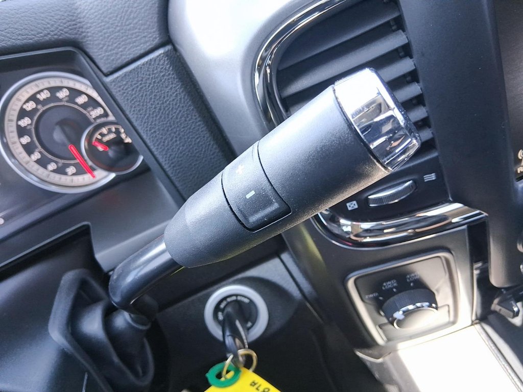 2017 Ram RAM 3500 Crew Cab 4x4 SLT - (149'' WB - 6.4'' Box) in Stratford, Ontario - 17 - w1024h768px