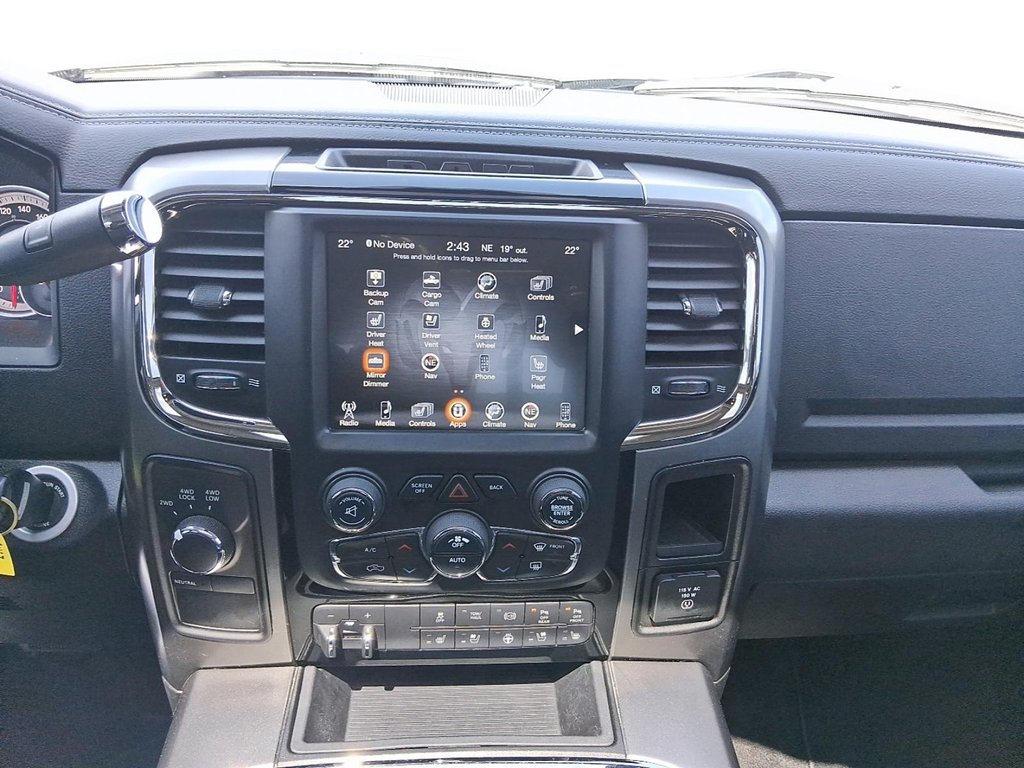 2017 Ram RAM 3500 Crew Cab 4x4 SLT - (149'' WB - 6.4'' Box) in Stratford, Ontario - 16 - w1024h768px