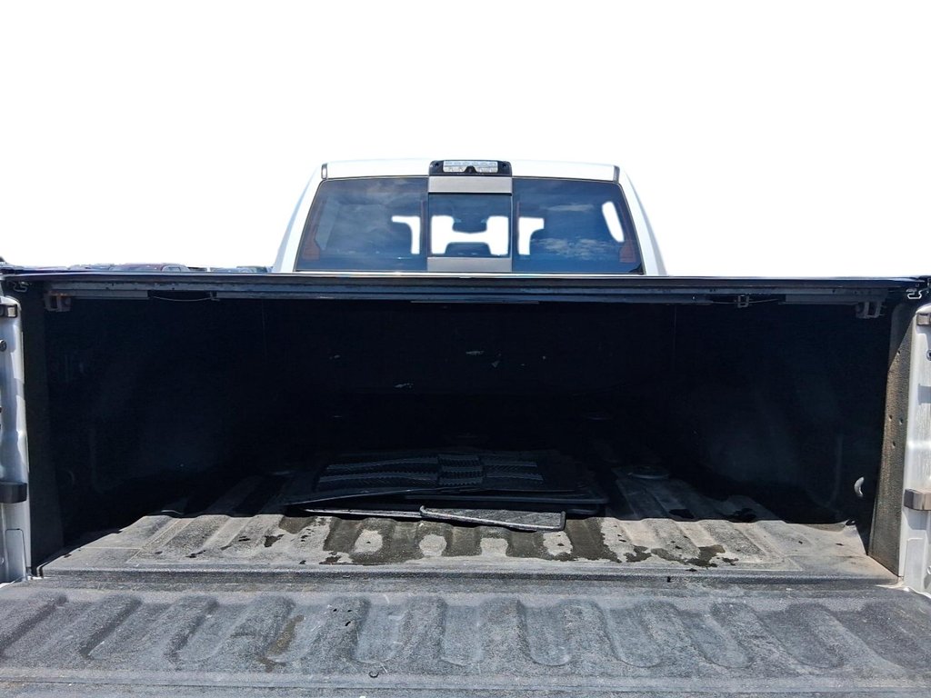 2017 Ram RAM 3500 Crew Cab 4x4 SLT - (149'' WB - 6.4'' Box) in Stratford, Ontario - 20 - w1024h768px