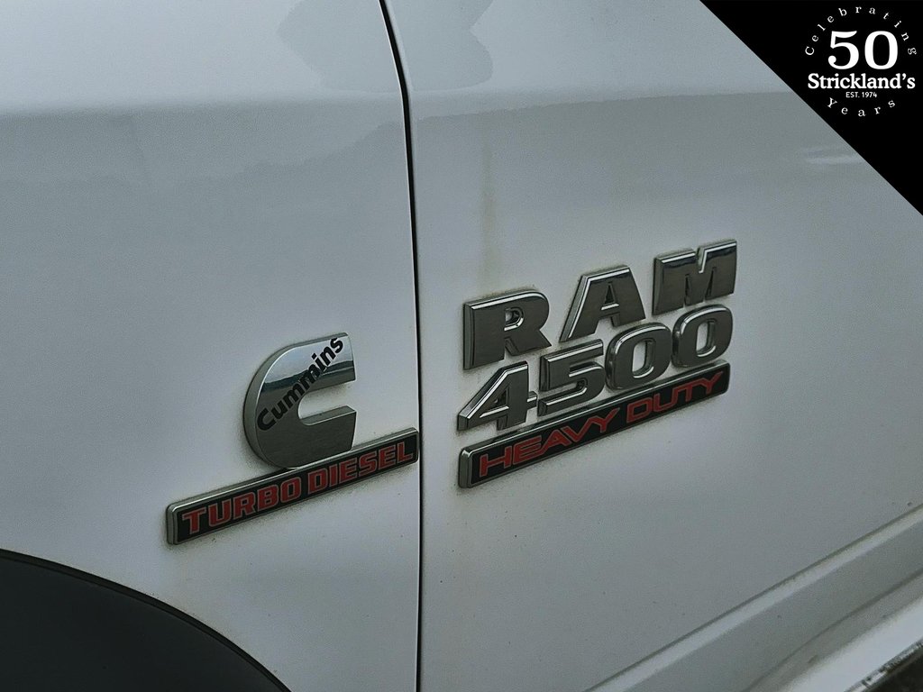 2016  RAM 4500 Crew Cab Chassis 4x4 ST / SLT / Laramie (173.4 WB - CA of 60) in Stratford, Ontario - 6 - w1024h768px