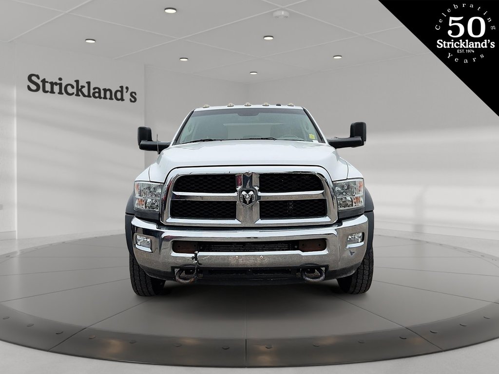 2016  RAM 4500 Crew Cab Chassis 4x4 ST / SLT / Laramie (173.4 WB - CA of 60) in Stratford, Ontario - 2 - w1024h768px