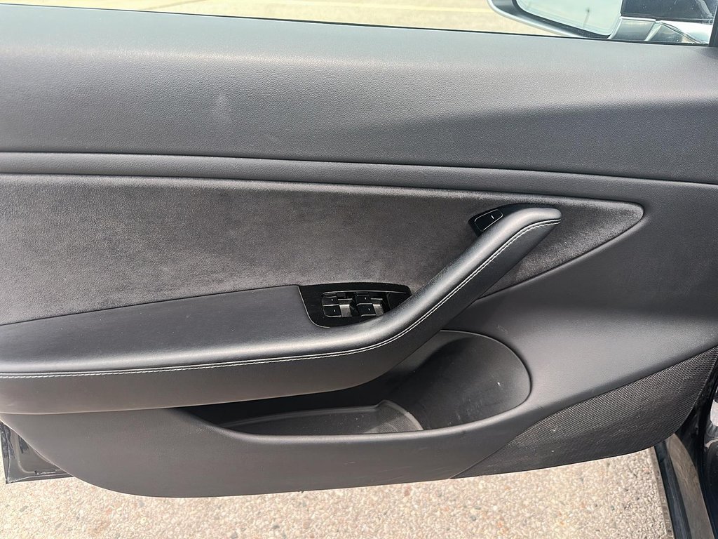 2018 Tesla MODEL 3 in Stratford, Ontario - 9 - w1024h768px