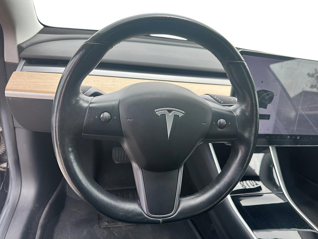 2018 Tesla MODEL 3 in Stratford, Ontario - 10 - w1024h768px