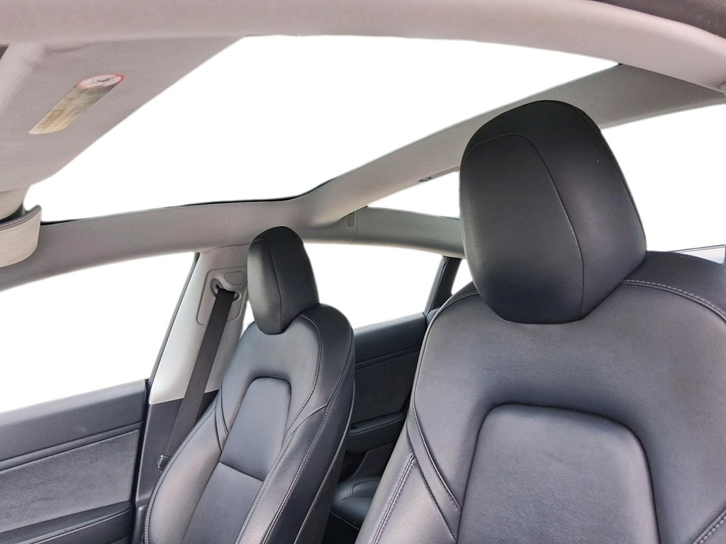 2019 Tesla Model 3 Long Range AWD in Stratford, Ontario - 17 - w1024h768px