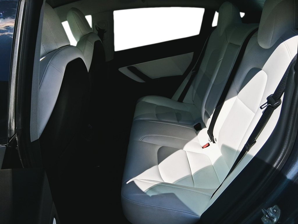 2020 Tesla Model 3 Long Range AWD in Stratford, Ontario - 11 - w1024h768px