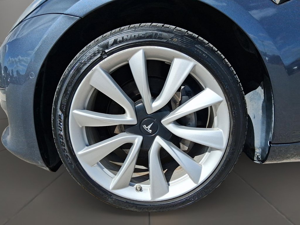 2020 Tesla Model 3 Long Range AWD in Stratford, Ontario - 9 - w1024h768px