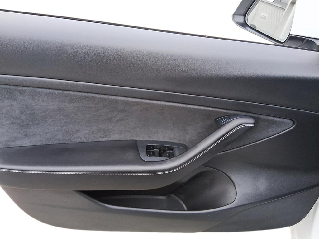 2021 Tesla Model 3 Standard Range Plus in Stratford, Ontario - 12 - w1024h768px