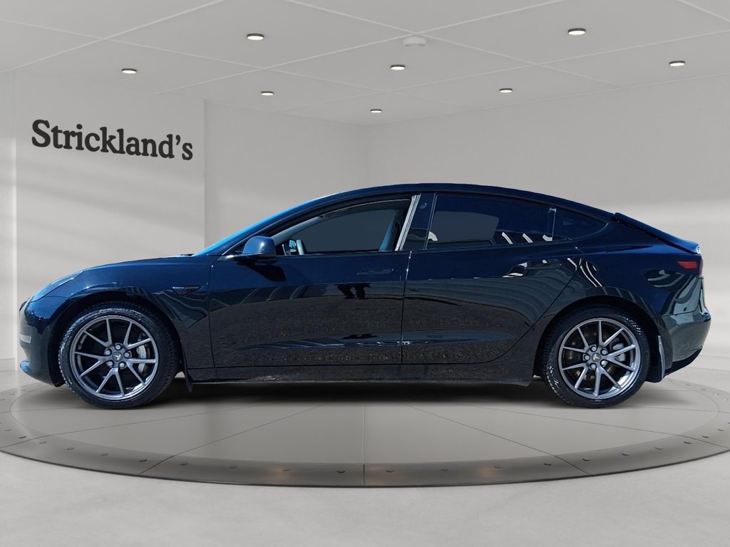 2021 Tesla Model 3 Standard Range Plus in Stratford, Ontario - 5 - w1024h768px