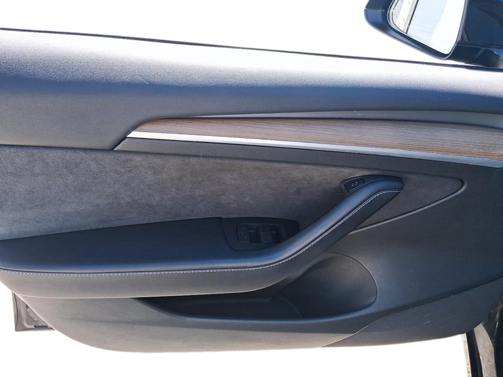 2021 Tesla Model 3 Standard Range Plus in Stratford, Ontario - 12 - w1024h768px
