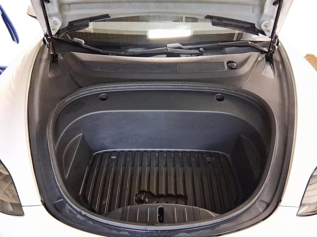 2021 Tesla Model 3 Standard Range Plus in Stratford, Ontario - 7 - w1024h768px