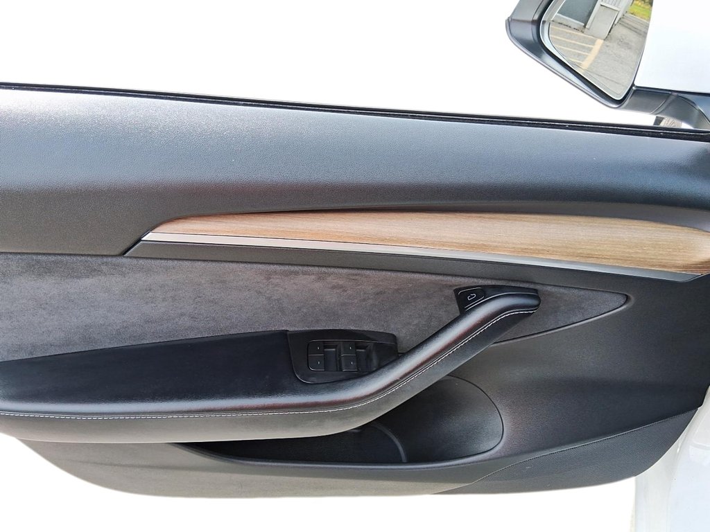 2021 Tesla Model 3 in Stratford, Ontario - 12 - w1024h768px