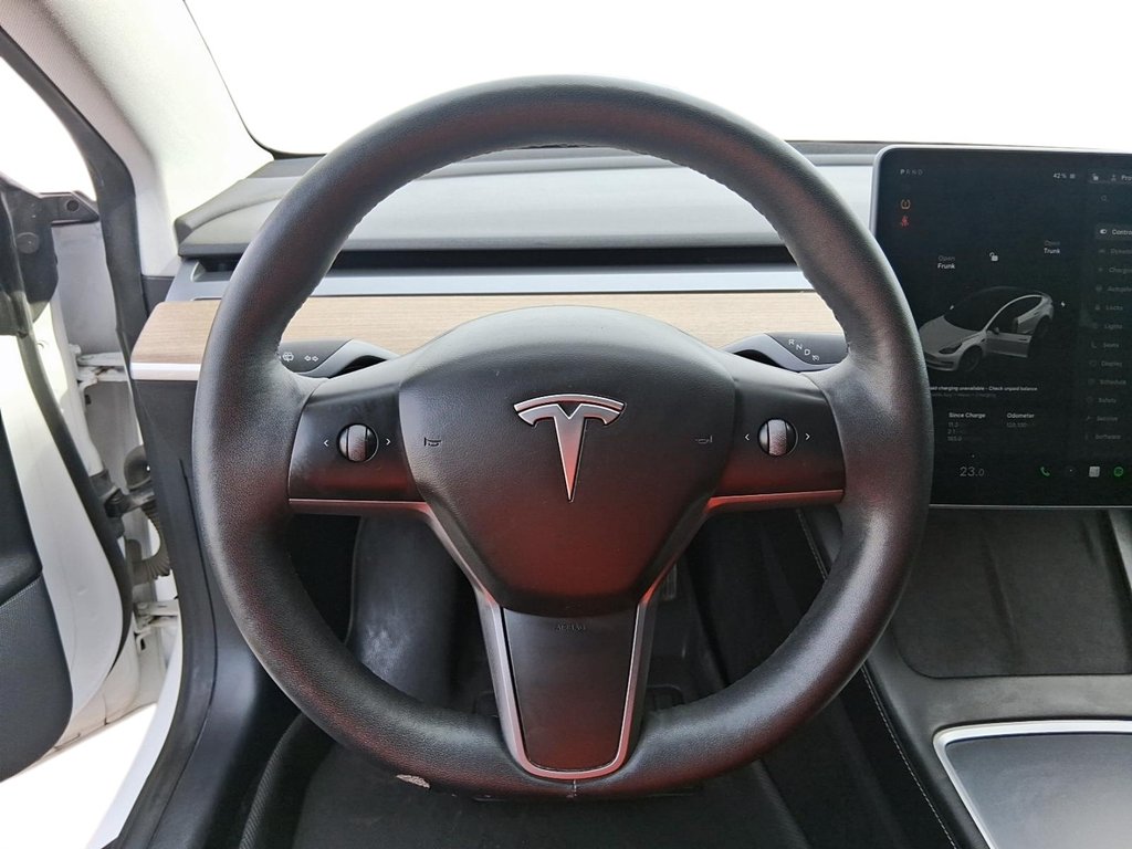 2021 Tesla Model 3 in Stratford, Ontario - 13 - w1024h768px