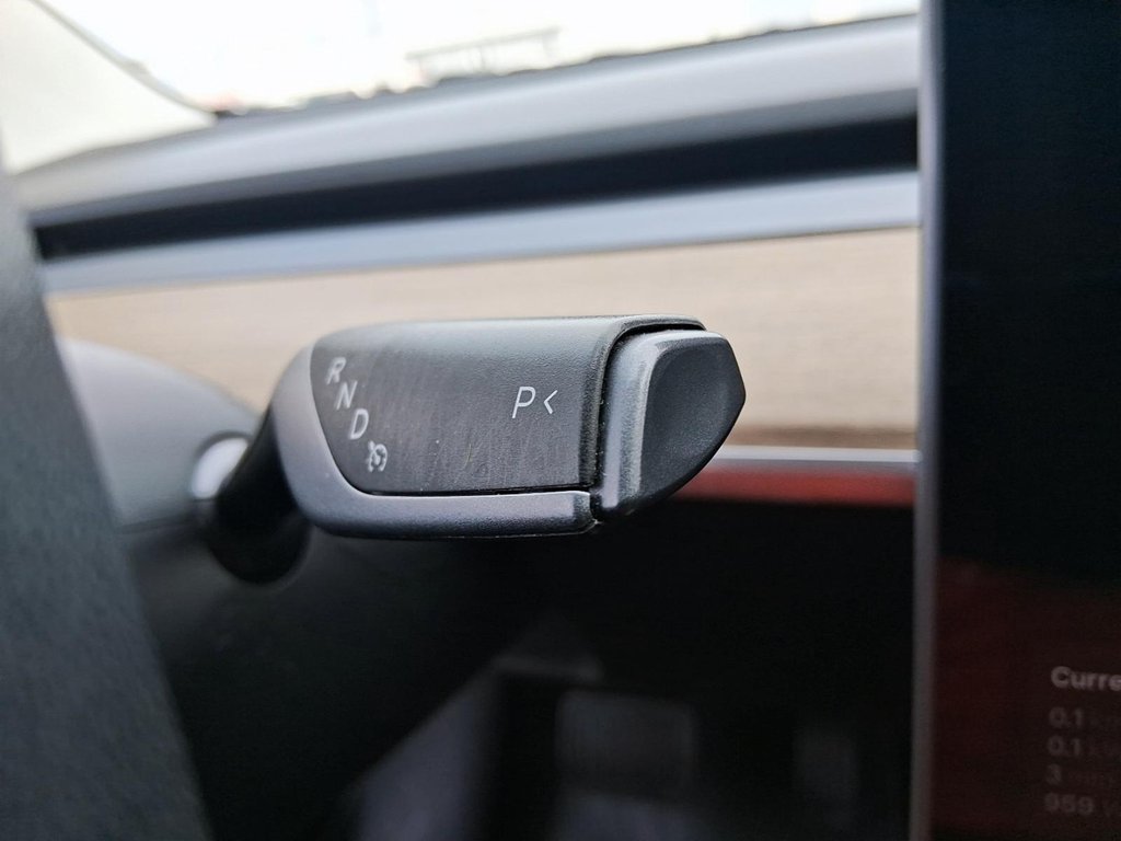 2021 Tesla Model 3 in Stratford, Ontario - 18 - w1024h768px