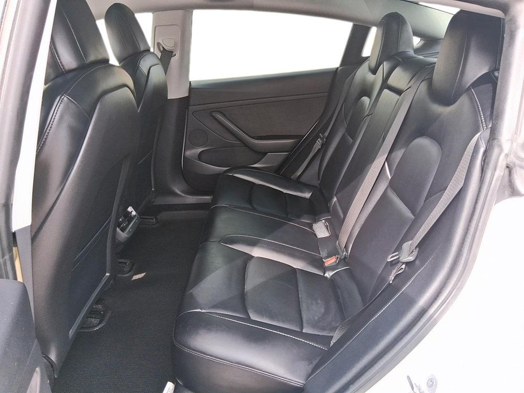 2021 Tesla Model 3 in Stratford, Ontario - 10 - w1024h768px