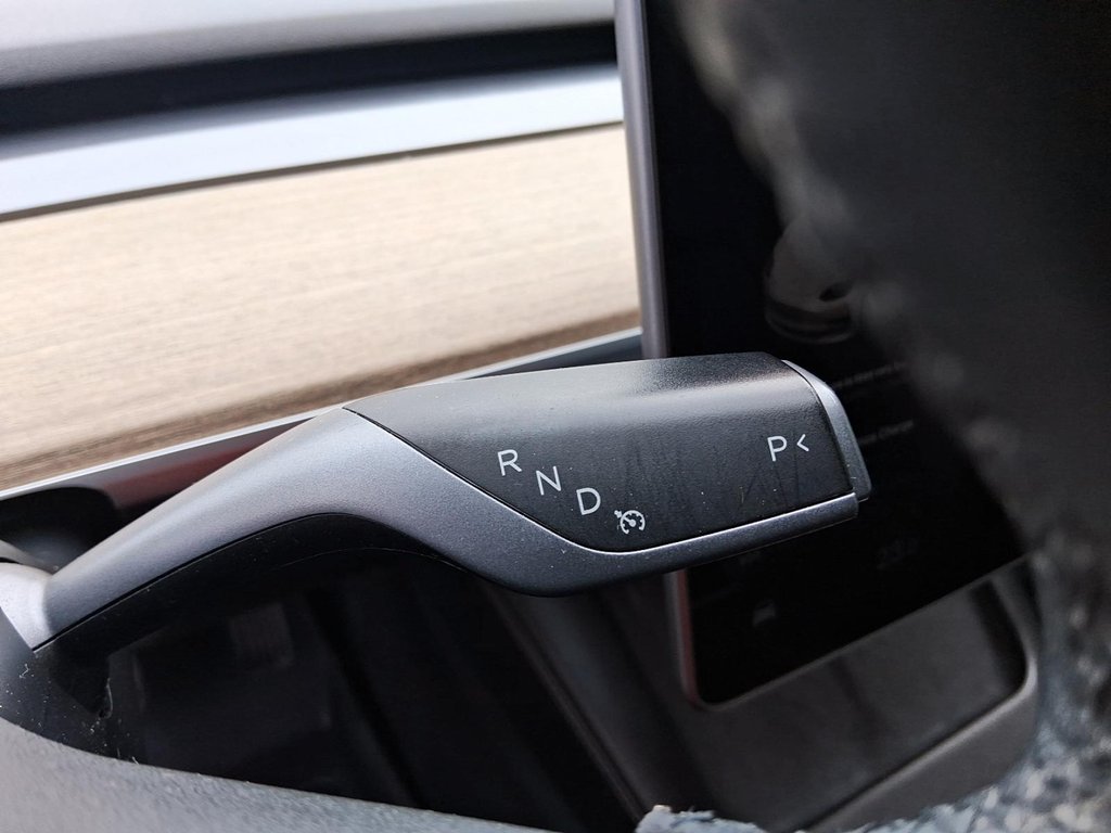 2021 Tesla Model 3 in Stratford, Ontario - 17 - w1024h768px