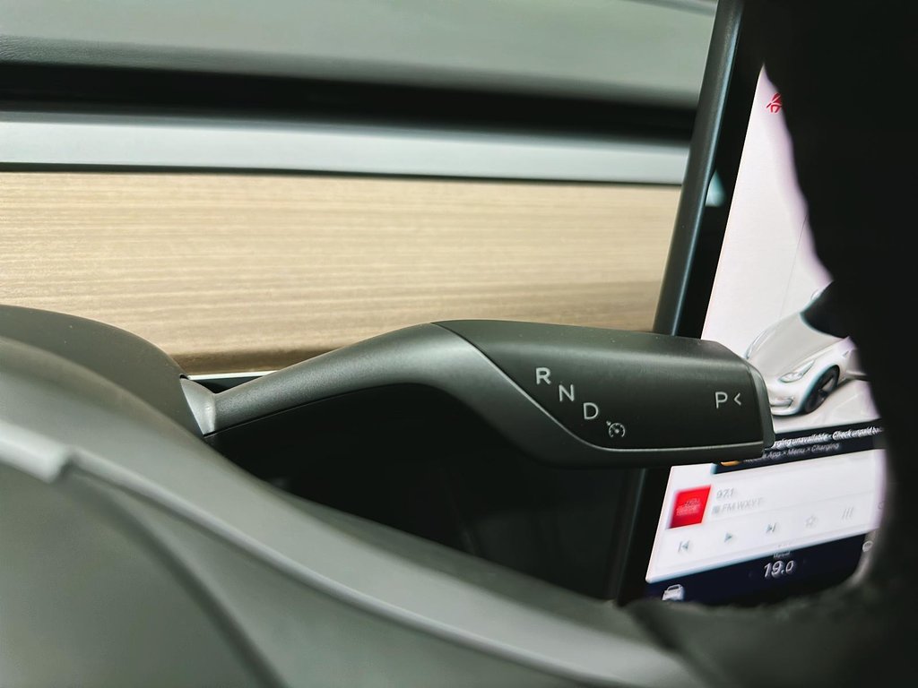 2023 Tesla MODEL 3 Long Range AWD in Stratford, Ontario - 14 - w1024h768px