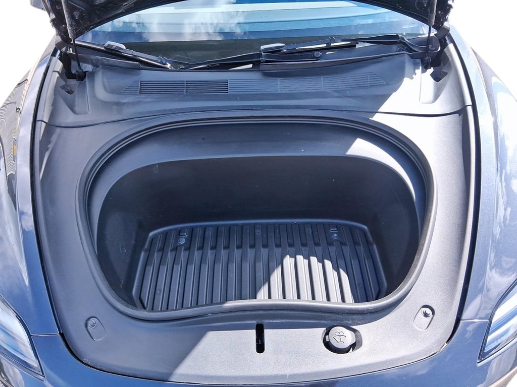 2024 Tesla Model 3 Standard Range RWD in Stratford, Ontario - 7 - w1024h768px
