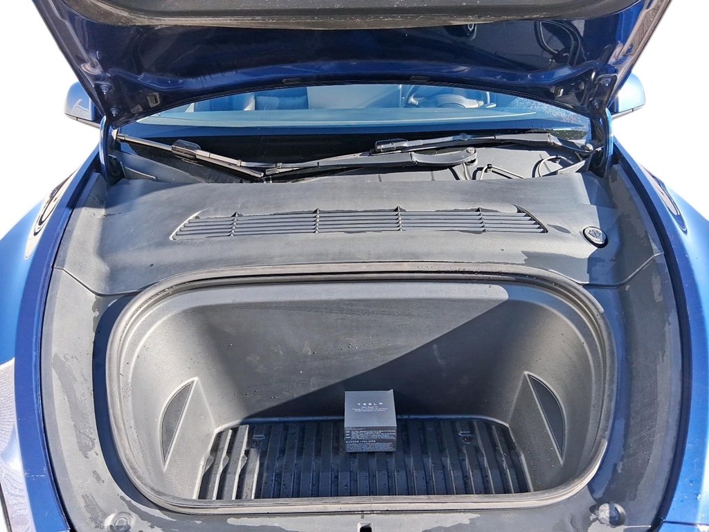 2021 Tesla Model Y Long Range in Stratford, Ontario - 8 - w1024h768px