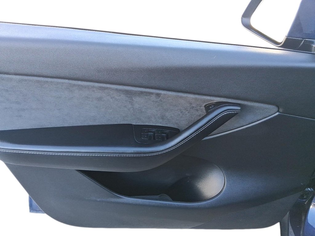 2021 Tesla Model Y Long Range in Stratford, Ontario - 13 - w1024h768px