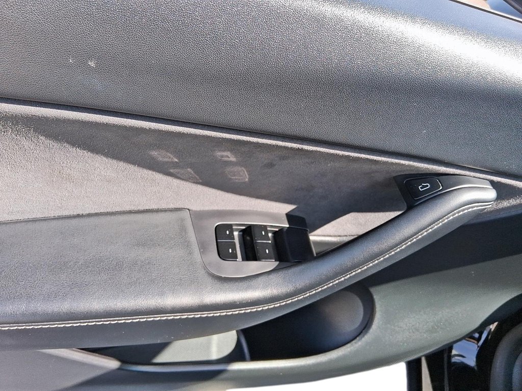 2022 Tesla Model Y Long Range in Stratford, Ontario - 11 - w1024h768px