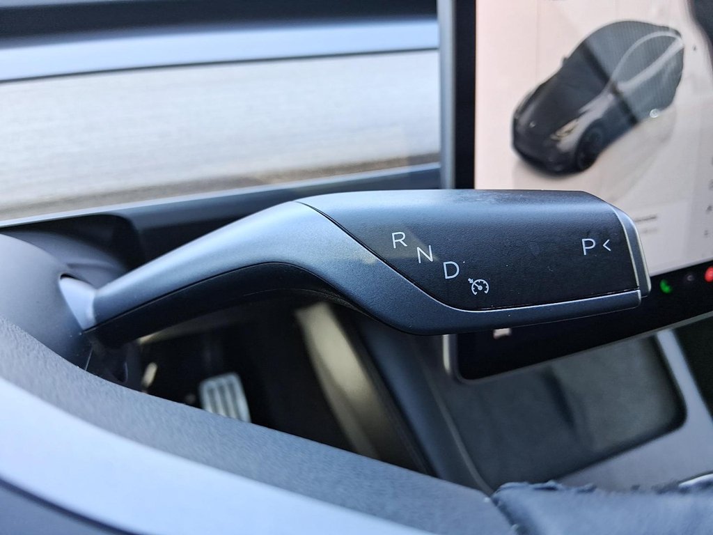 2022 Tesla Model Y Performance in Stratford, Ontario - 17 - w1024h768px