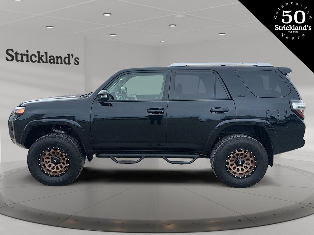 2017 Toyota 4Runner SR5 V6 5A in Stratford, Ontario - 5 - w1024h768px