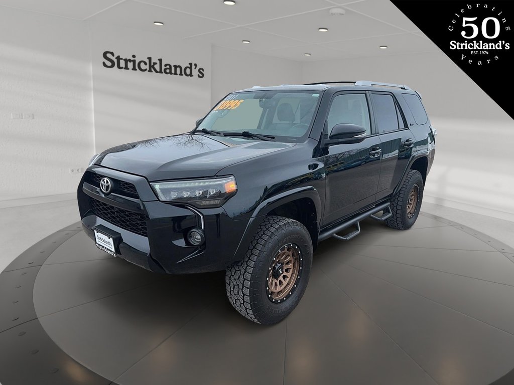 2017 Toyota 4Runner SR5 V6 5A in Stratford, Ontario - 1 - w1024h768px