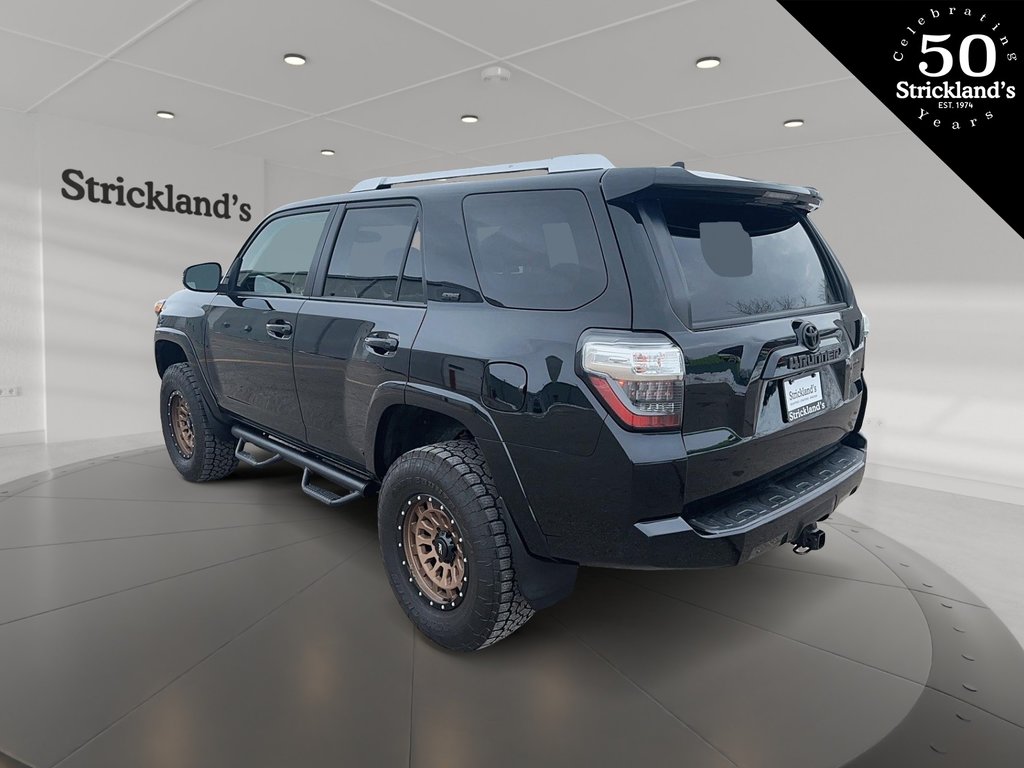 2017 Toyota 4Runner SR5 V6 5A in Stratford, Ontario - 4 - w1024h768px