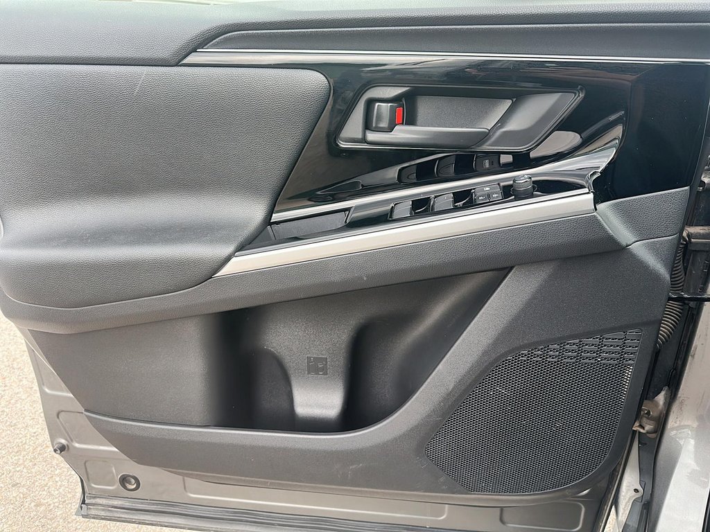 2023 Toyota BZ4X XLE AWD in Stratford, Ontario - 10 - w1024h768px
