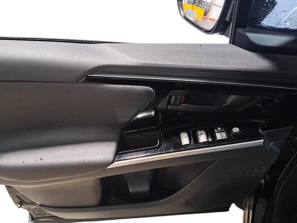 2023 Toyota BZ4X XLE AWD in Stratford, Ontario - 11 - w1024h768px