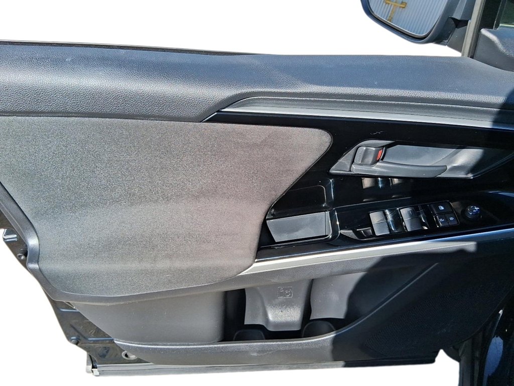 2023 Toyota bZ4X L in Stratford, Ontario - 11 - w1024h768px