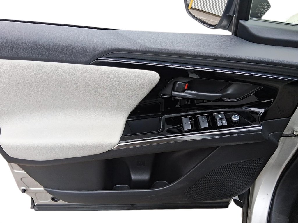 2023 Toyota bZ4X XLE AWD in Stratford, Ontario - 11 - w1024h768px