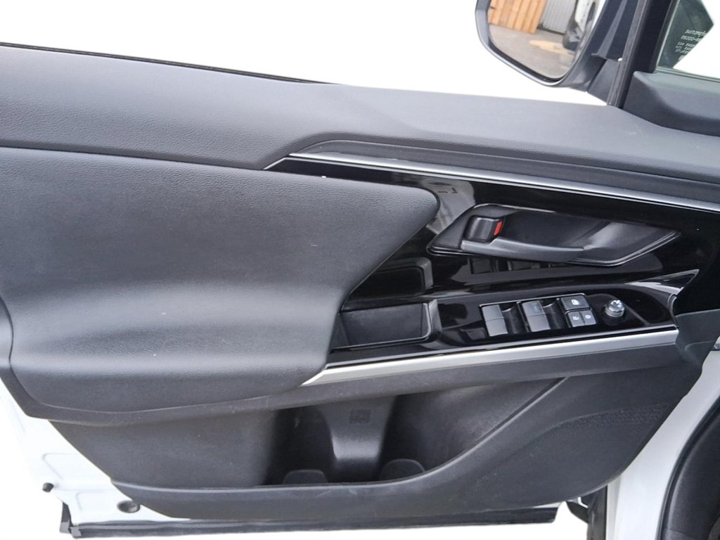 2023 Toyota bZ4X XLE AWD in Stratford, Ontario - 11 - w1024h768px