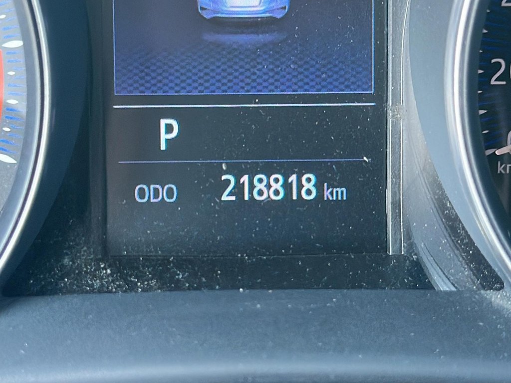 2019 Toyota C-HR LE in Stratford, Ontario - 12 - w1024h768px