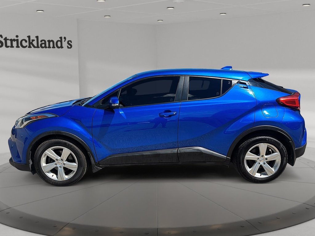 2019 Toyota C-HR LE in Stratford, Ontario - 5 - w1024h768px