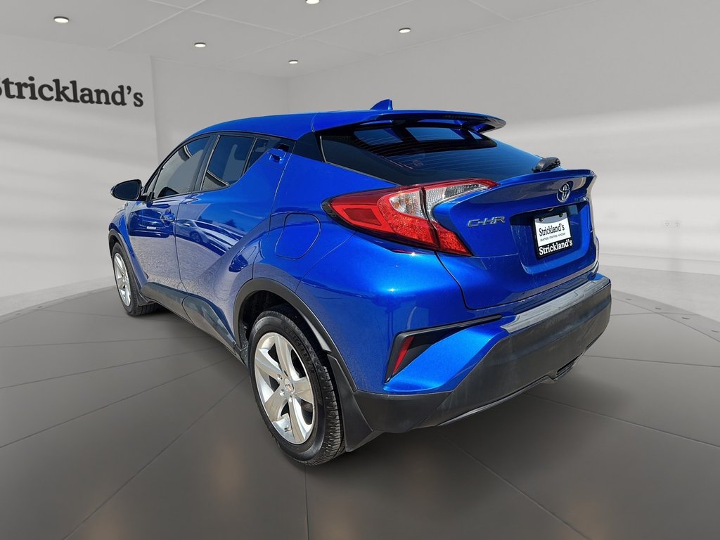 2019 Toyota C-HR LE in Stratford, Ontario - 4 - w1024h768px